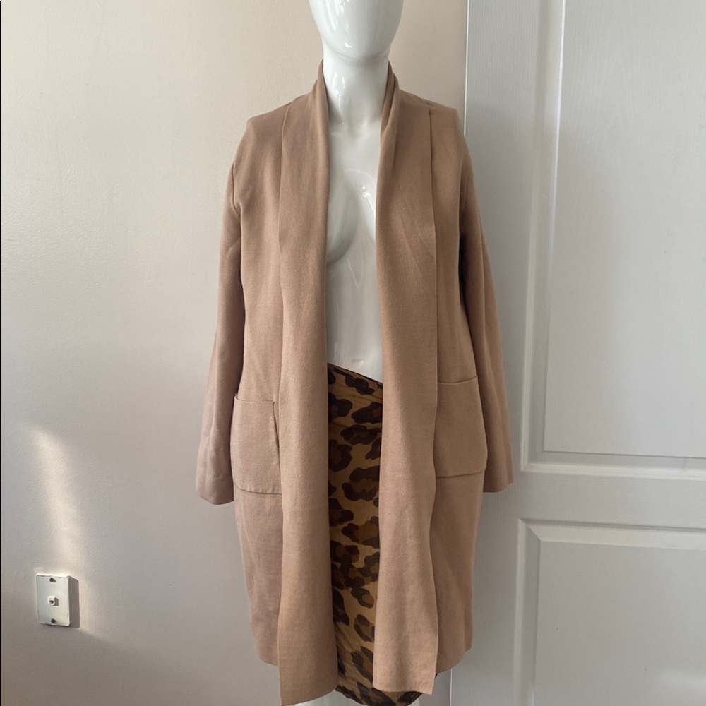 Brand new - Paul Costelloe XL with two pockets camel colour open front - Picture 5 of 10